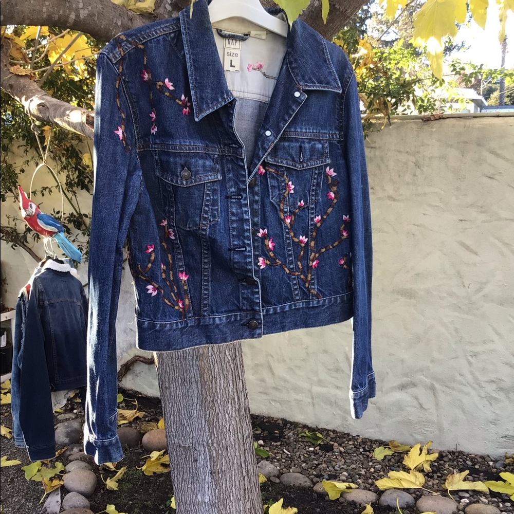 GAP jean jacket with embroidered flowers, size Large